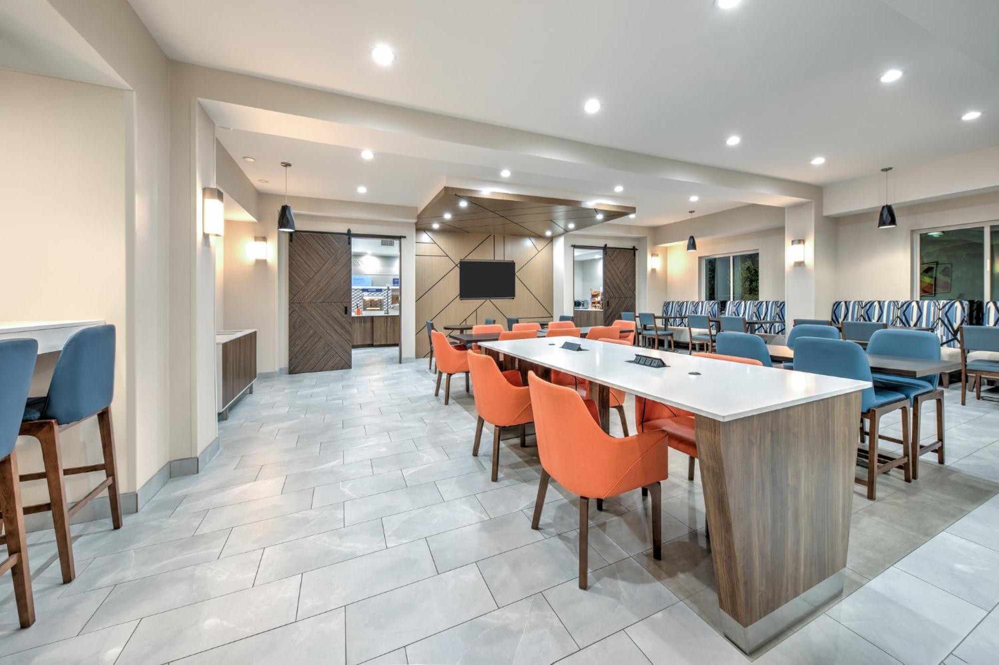 Holiday Inn Express Hotel & Suites Dallas West By Ihg Exterior foto