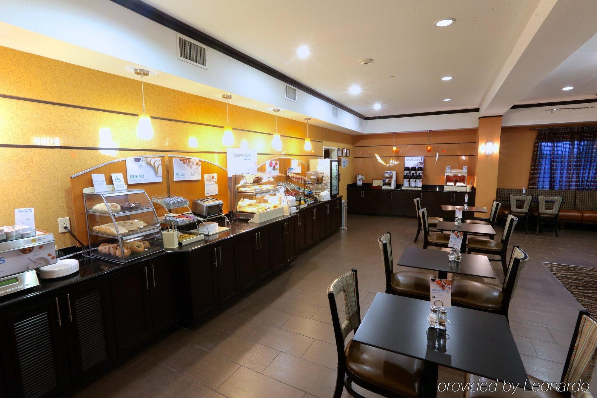 Holiday Inn Express Hotel & Suites Dallas West By Ihg Exterior foto